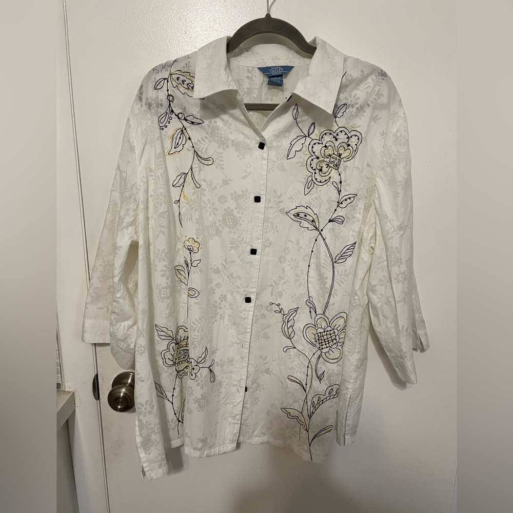 Napa Valley Woman 3/4 sleeve button front embroidered western floral blouse